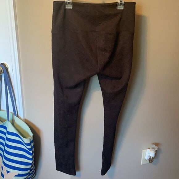 Slim-Sation Paisley Embossed Leggings Brown - Picture 3 of 10